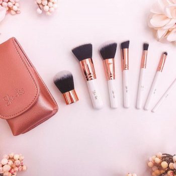 She Iss TRAVEL BRUSH SET